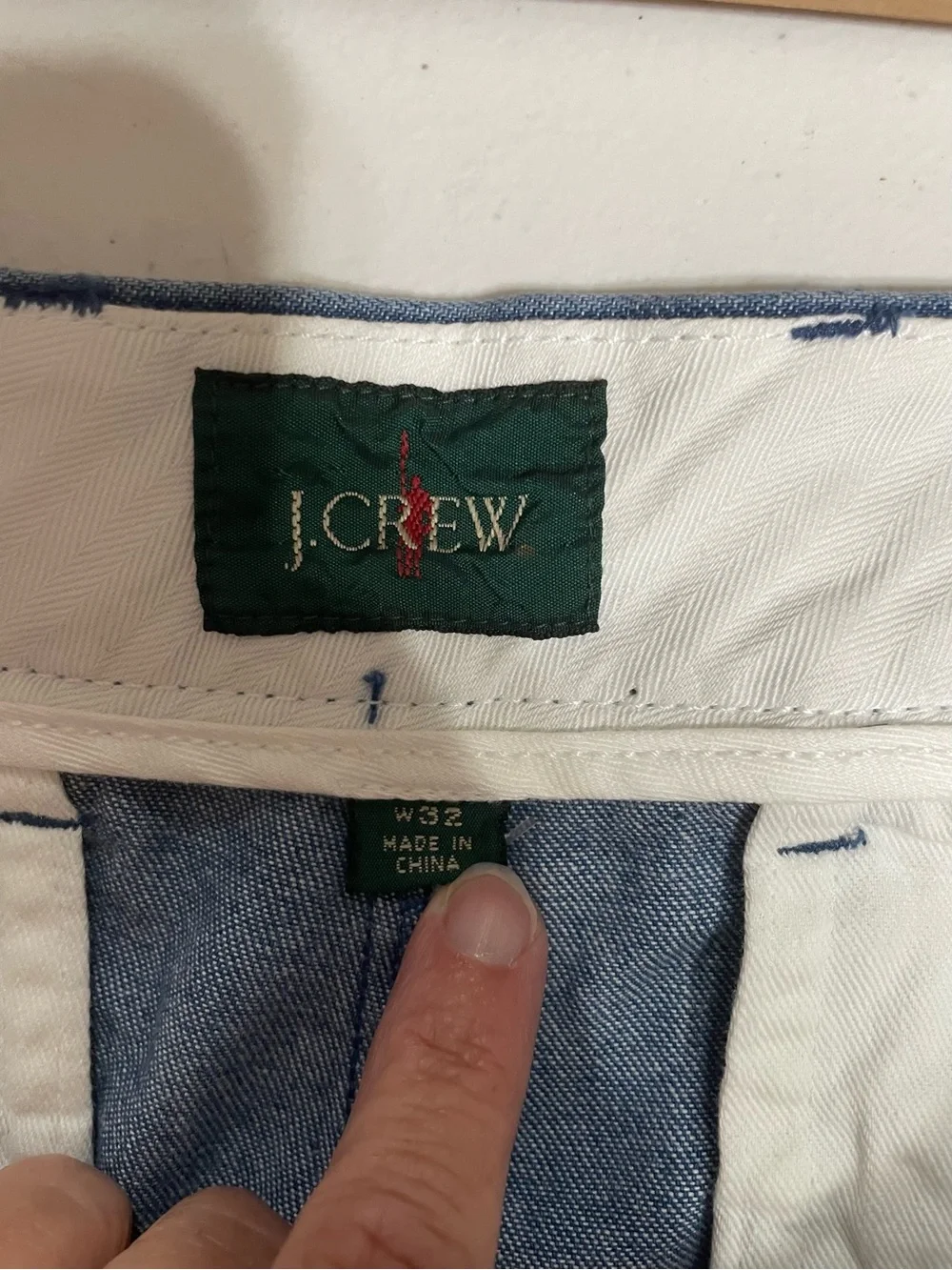 J. Crew Men’s 8” Relaxed Pleated Blue Chambray Denim Shorts Red Oarsman